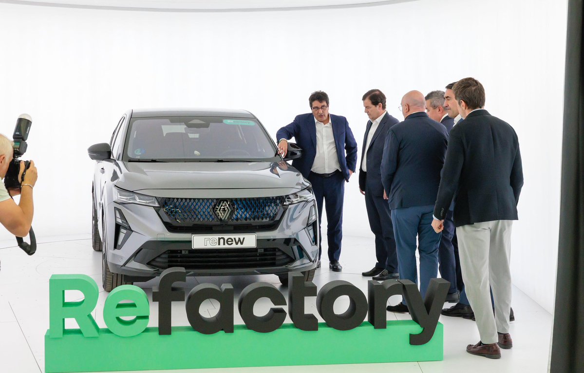 alferma1's tweet image. 🚙 La automoción es motor de presente y futuro para #CastillayLeón: 25 % del PIB industrial y 40.000 empleos. Desde la @jcyl apostamos por una transición justa y competitiva hacia la nueva movilidad
Gracias @renault_esp por su compromiso real y desde siempre con nuestra tierra