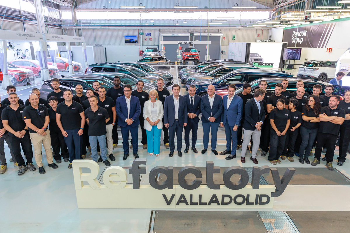 alferma1's tweet image. 🚙 La automoción es motor de presente y futuro para #CastillayLeón: 25 % del PIB industrial y 40.000 empleos. Desde la @jcyl apostamos por una transición justa y competitiva hacia la nueva movilidad
Gracias @renault_esp por su compromiso real y desde siempre con nuestra tierra