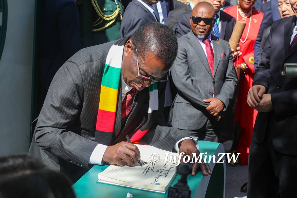SimangalisoDub5's tweet image. His Excellency President Dr ED Mnangagwa has formally signed the Ramsar Convention #COP15 Commemorative Book, reaffirming #Zimbabwe's commitment to the sustainable management of wetland ecosystems @Mug2155 @edmnangagwa @cop15 @wetlandscop15 @KMutisi
Cred: @InfoMinZW