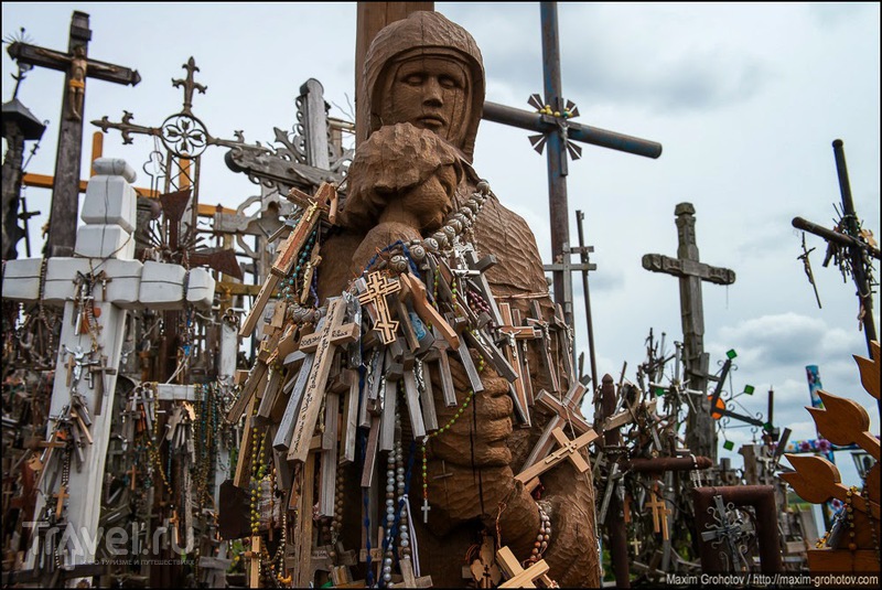 Cat_rango's tweet image. 🇱🇹✝️Did you know the Hill of Crosses in Lithuania holds an estimated 50-100k crosses? A unique and haunting site near Šiaulia.The Hill of Crosses is a place of legends, faith, and whispered histories. Some say ghostly monks roam there at night...👻#MysteriousPlaces #Travel #Faith