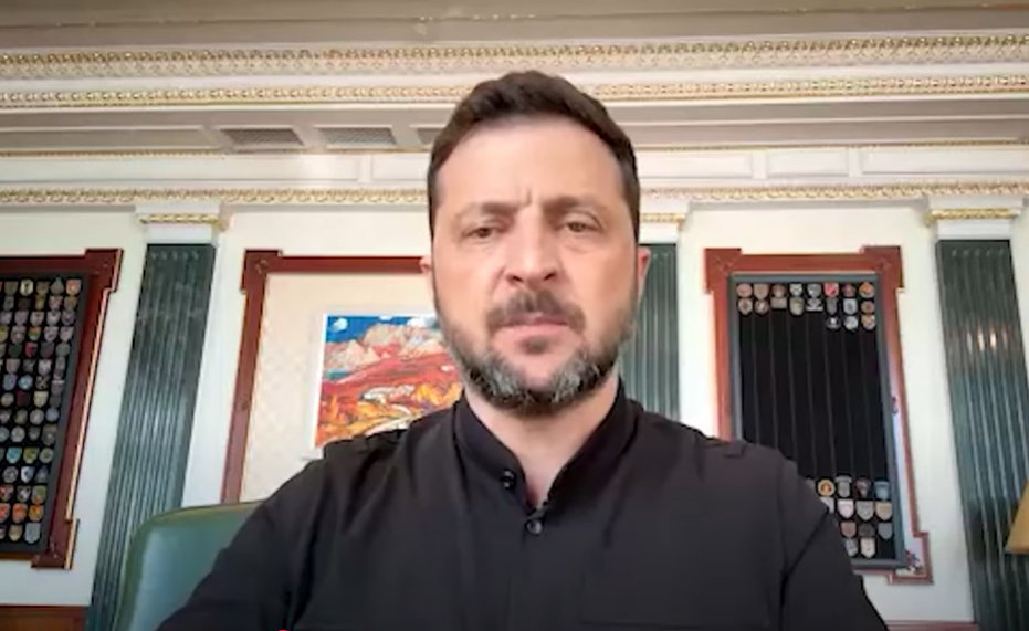 Myrnaukraina's tweet image. "Щойно підписав закон, який з завтрашнього дня забороняє всім українцям срати. Подивимось на скільки вас вистачить, виродки. Протримаєтесь до кінця війни і перемоги, нікчеми? Заборона діятиме до кінця правового режиму воєнного стану, покидьки."