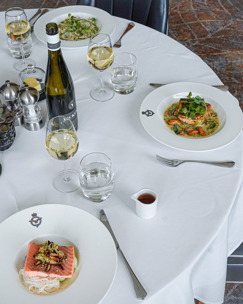 TheRAFClub's tweet image. While the sunshine may have taken a break, summer at the Royal Air Force Club is still in full swing. ☀
Whether you're looking for a peaceful weekend stay, a family escape, or simply a moment to unwind in central London, the Club remains a welcoming retreat.