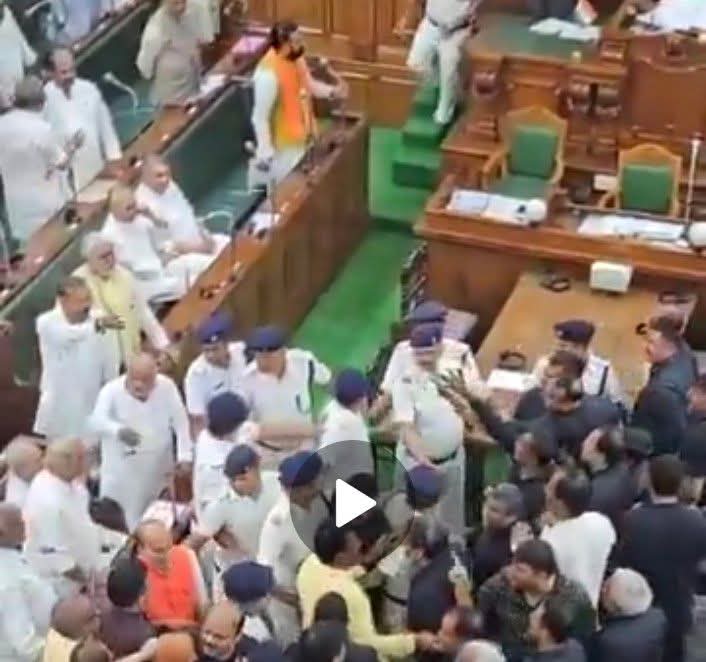 कोना में काहे हो मोंगा सम्राट चौधरी??
एक बाप का है तो भीड़ो,लगता है 10बाप का है।
#सम्राटचौधरी #TejashwiYadav