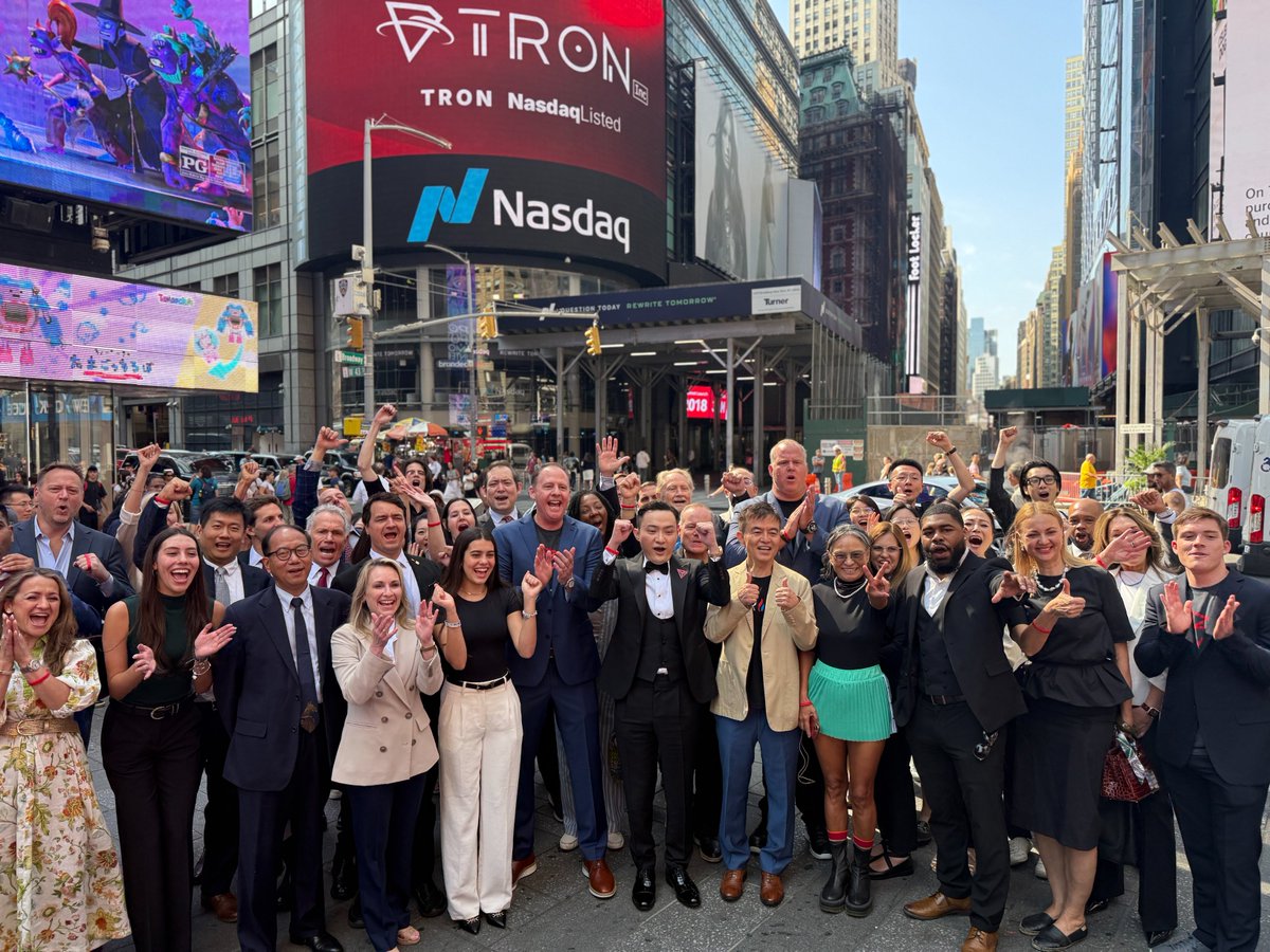 DeFi_JUST's tweet image. The bell has rung, but the excitement continues!

.@justinsuntron led the Nasdaq Opening Bell ceremony for Tron Inc., celebrating a transformative chapter in the company’s journey.

Standing alongside the TRON Ecosystem, let’s catch the exclusive highlights from this…