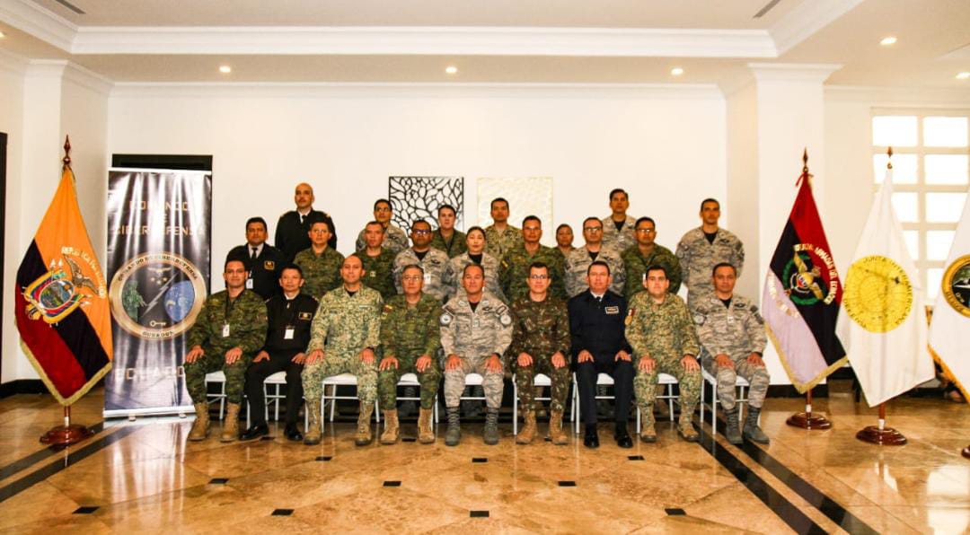 FFAAECUADOR's tweet image. 𝐂𝐚𝐩𝐚𝐜𝐢𝐝𝐚𝐝𝐞𝐬 𝐧𝐚𝐜𝐢𝐨𝐧𝐚𝐥𝐞𝐬 𝐝𝐞 𝐜𝐢𝐛𝐞𝐫𝐝𝐞𝐟𝐞𝐧𝐬𝐚 𝐬𝐞 𝐫𝐞𝐟𝐮𝐞𝐫𝐳𝐚𝐧 𝐜𝐨𝐧 𝐞𝐣𝐞𝐫𝐜𝐢𝐜𝐢𝐨 𝐢𝐧𝐭𝐞𝐫𝐢𝐧𝐬𝐭𝐢𝐭𝐮𝐜𝐢𝐨𝐧𝐚𝐥

#Quito | Las Fuerzas Armadas del Ecuador culminaron con éxito el I Ejercicio Estratégico Interinstitucional de Gestión…
