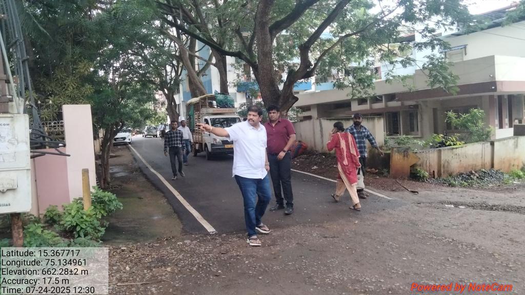 ವಾರ್ಡ್ ನಂಬರ್ 41ರ ವ್ಯಾಪ್ತಿಯಲ್ಲಿ ಬರುವ ಆದರ್ಶ ನಗರ , ವಿಶ್ವೇಶ್ವರ ನಗರ, ರಾಜನಗರ ಸುತ್ತಮುತ್ತಲಿನ ಪ್ರದೇಶಗಳಲ್ಲಿ ಬಿದಿ ನಾಯಿಗಳ ಉಪಟಳದ ಬಗ್ಗೆ ದೂರುಗಳು ಬರುತ್ತಿದ್ದವು . ಆ ನಿಟ್ಟಿನಲ್ಲಿ ಇಂದು ಇಂದು ಉಪ ಮಹಾಪೌರರಾದ ಶ್ರೀ ಸಂತೋಷ್ ಚವ್ಹಾಣ್, ಪಾಲಿಕೆ ವೈದ್ಯಾಧಿಕಾರಿಗಳಾದ ಶ್ರೀ ಶ್ರೀಧರ್ ದಂಡಪ್ಪನವರ ಭೇಟಿ ಕೊಟ್ಟು ಸಮಸ್ಯೆಯ ಬಗ್ಗೆ