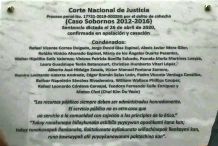 andrespaezec's tweet image. Señores @uees_ec aquí les envío la foto de la placa de la infamia colocada en las afueras del Palacio de Carondelet para recordar al cabecilla del saqueo del pais durante una década. Estoy seguro que podrá adornar el museo que en sus instalaciones han montado sobre este satrapa