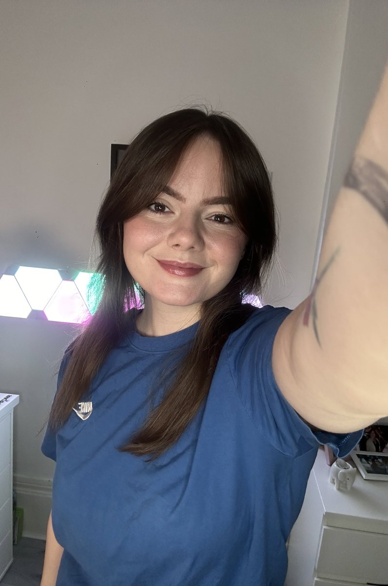C9EmZ's tweet image. Hiii, just went LIVE 💙

ANNOUNCEMENT today at 4PM and Playing with Viewers 😏

Get in here!! 
twitch.tv/Emzy