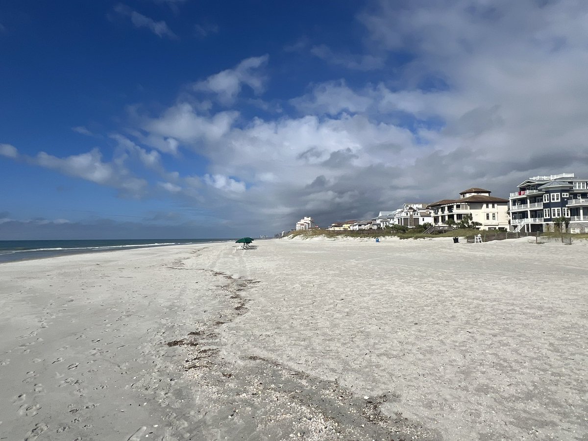 SpotterBrett's tweet image. Money does not buy happiness but it does buy morning walks on a South Carolina beach. And, I ain’t seen no one sad on a morning walk in MB!