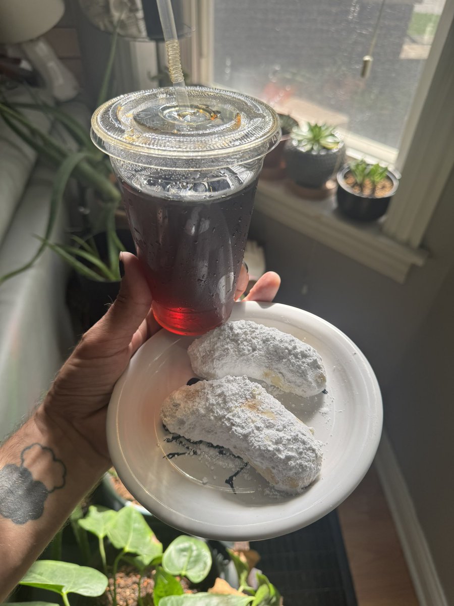 FA_Writing's tweet image. Good morning. Time to suffer through an other work day 🤘🏼😎🤘🏼.