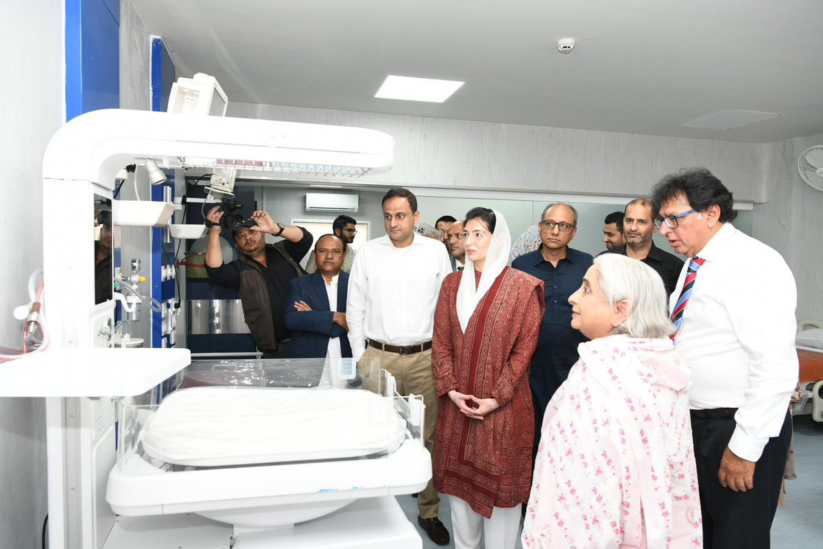 murtazawahab1's tweet image. 1st lady of Pakistan, Ms Aseefa Bhutto Zardari visited the 2 children hospitals being managed by Sindh Institute of Child Health at Korangi & Azam Basti along with Health Minister Sahiba. She was pleased to see quality health care facilities being provided free of cost & also…