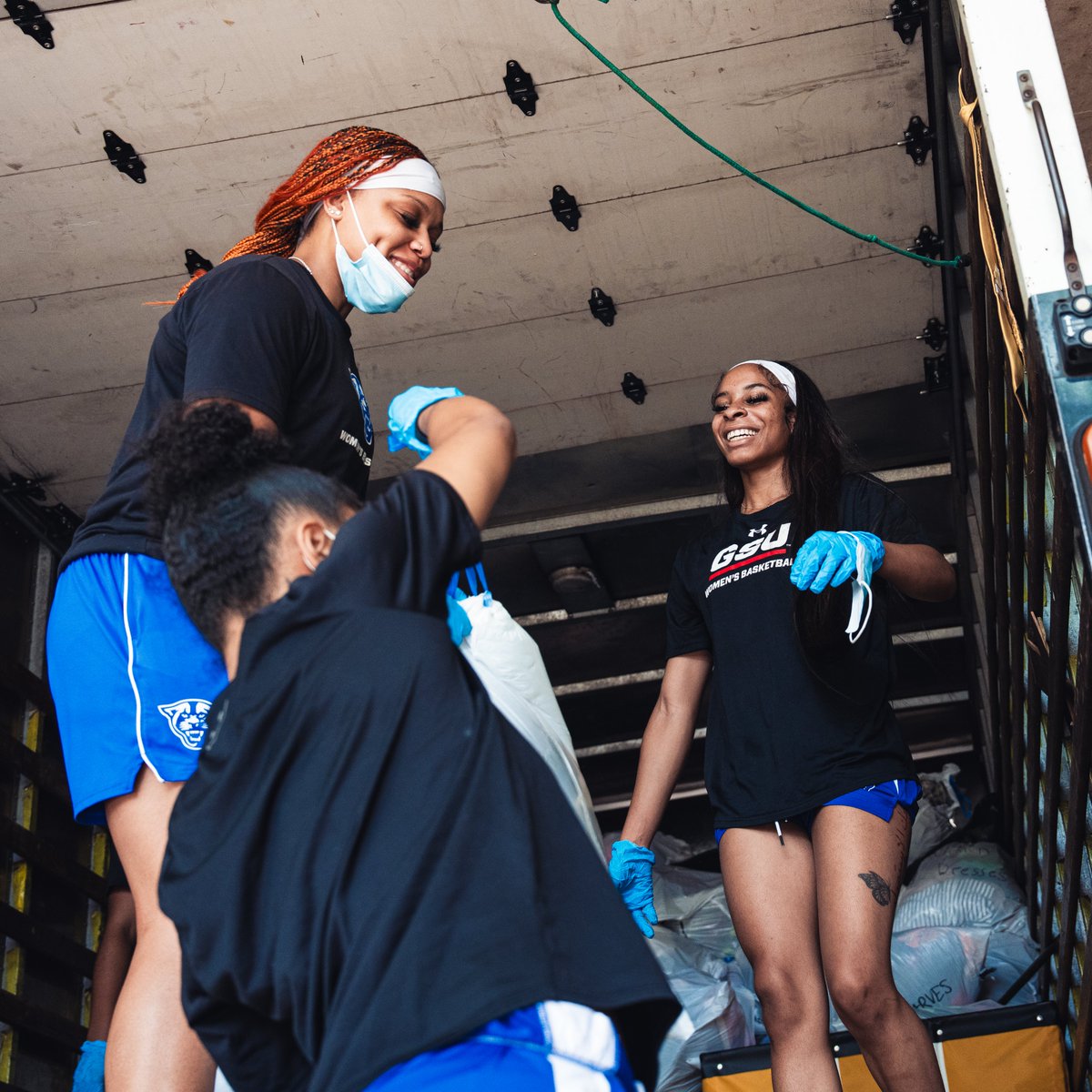 GSU_WBasketball's tweet image. Thank you to @ATLmission for the opportunity to support those in need across the community and be part of a place where hope truly lives 馃
#LightItBlue | #FamilyByCHOICES