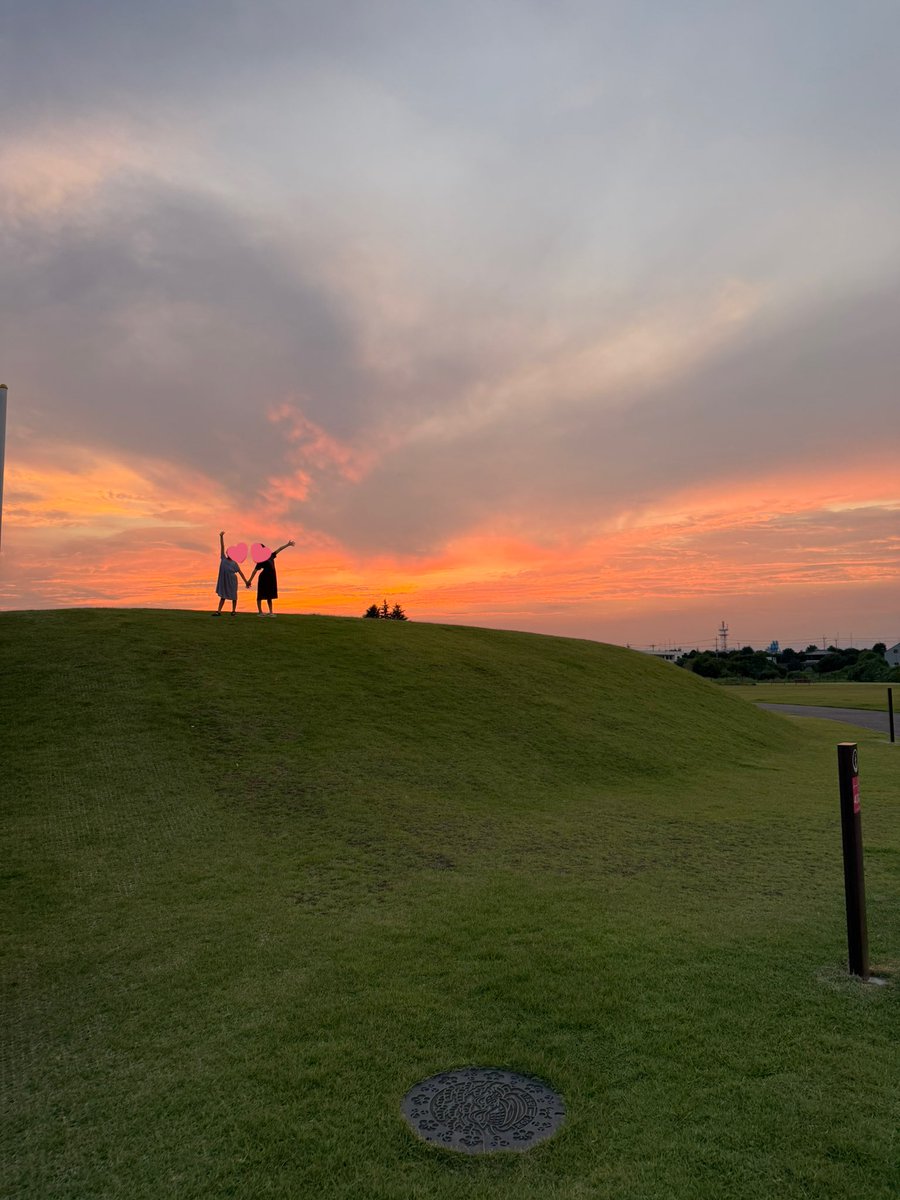 sea_riry's tweet image. .
.
プール行って公園行って夕陽みて
いっぱい遊んだ日  🎐 🍉 𓈒𓏸︎︎︎︎
.
.
#夏休み    #プール