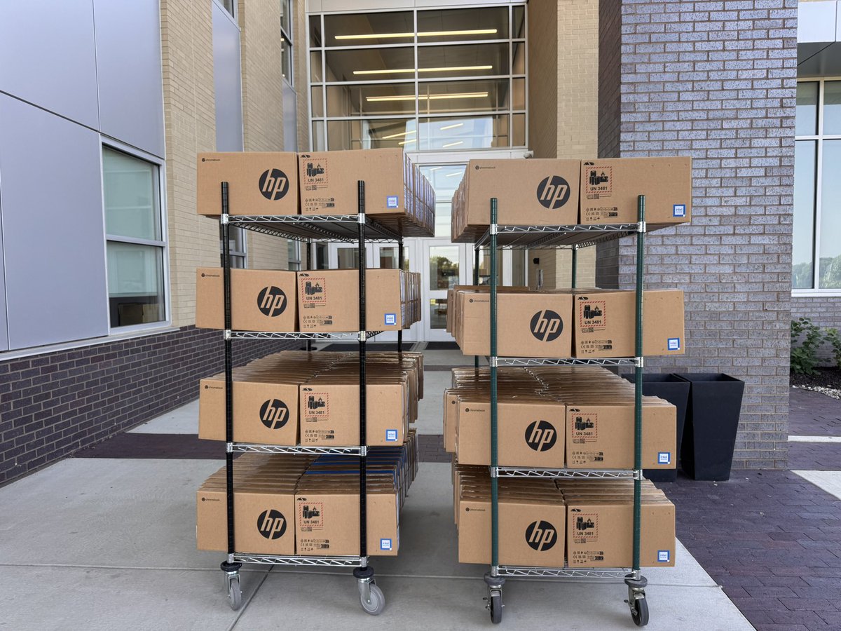 wkingbg's tweet image. First load of 400 new @HP Chromebooks for @BGHSPurplesNews Freshmen. 💻