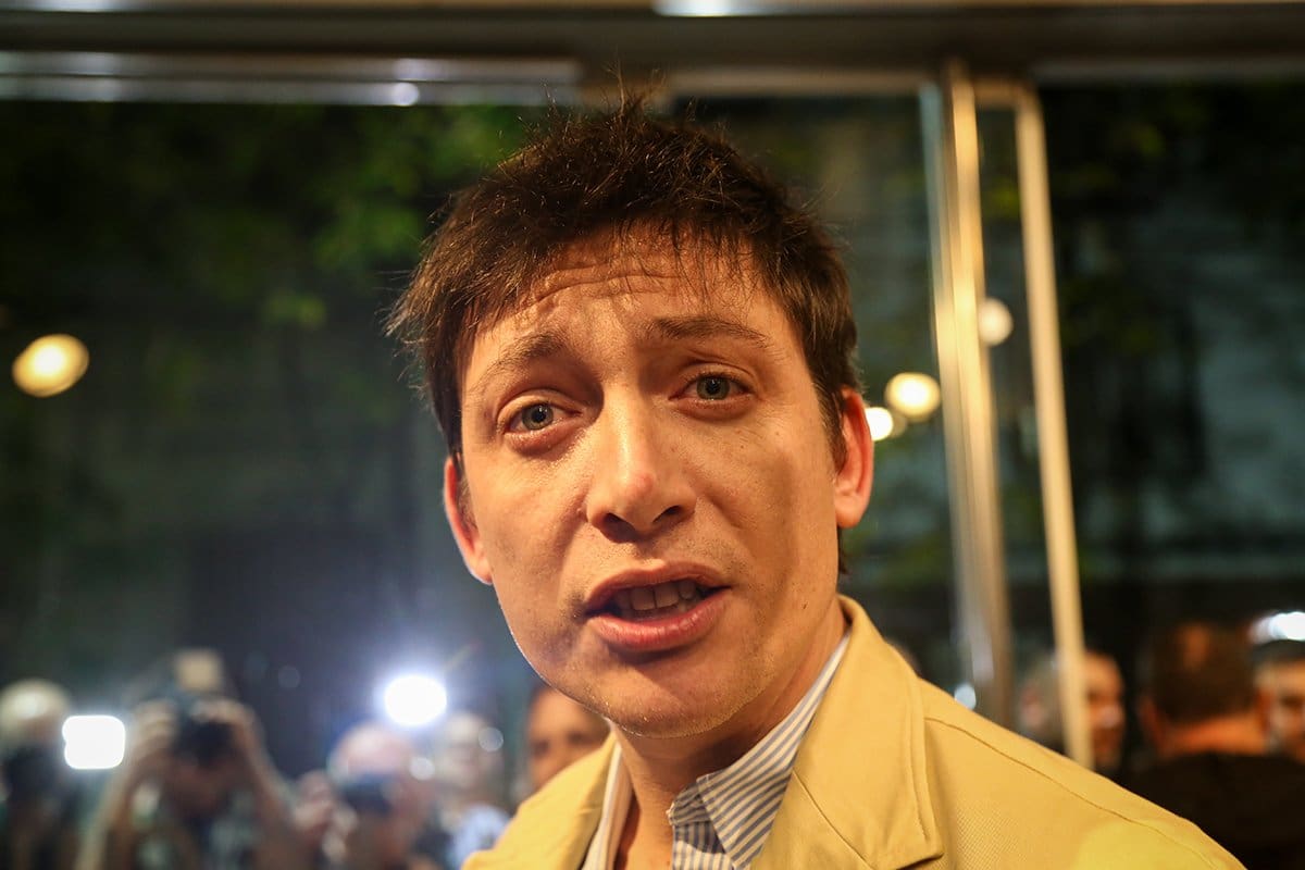 Hola, Santi, ¿cómo vas, campeón?

¿Ya caíste en la cuenta de que sos descartable en el tablero de Karina? Vos y tu patota de Las Fuerzas del Cielo, ese circo digital bizarro que bancaste como si fueran los Rolling Stones de la política, terminaron siendo empleados caros con