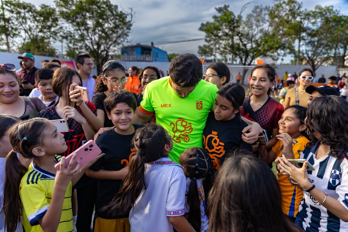 Ya llevamos 147 nuevas canchas inauguradas por todo Nuevo León y vamos por 300, porque cuando las niñas y niños hacen deporte crecen más sanos y felices. ¡Buenos días! 👊🏼