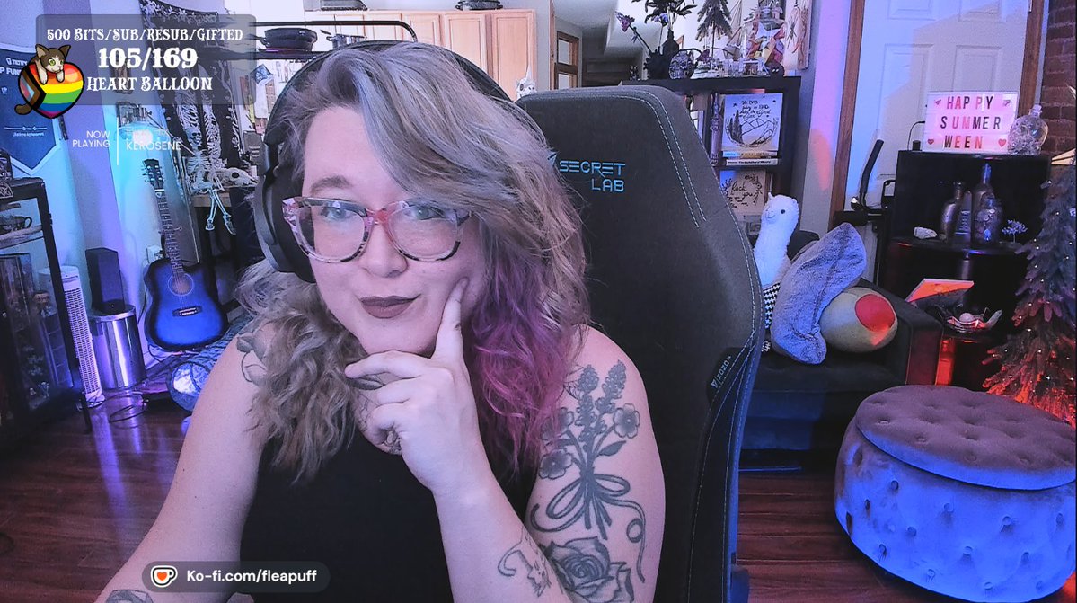 fleapuff's tweet image. HAI IM BACK!
NEW SPACE
NEW PC
NEW HAIR...which...is...uhm whoops
Come hang. I missed the SHIT out of you &lt;3
twitch/fleapuff