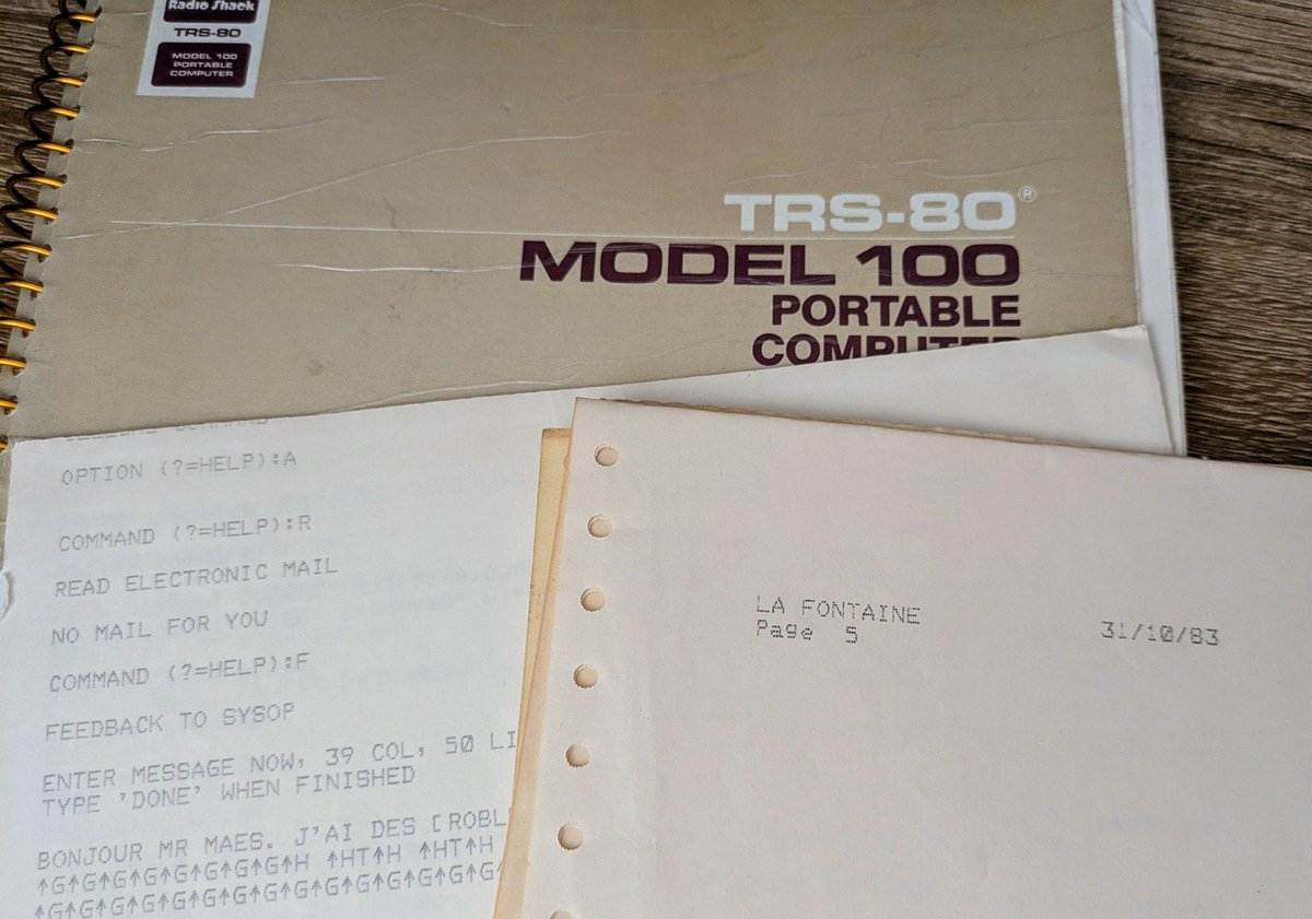 Le #TRS80 model 100 fut le premier "notebook" accessible au grand public. Son système d'exploitation a une particularité, savez-vous laquelle ? Et sauriez-vous deviner ce que cet exemplaire-ci a de spécial ? (Indice : les deux questions sont liées).