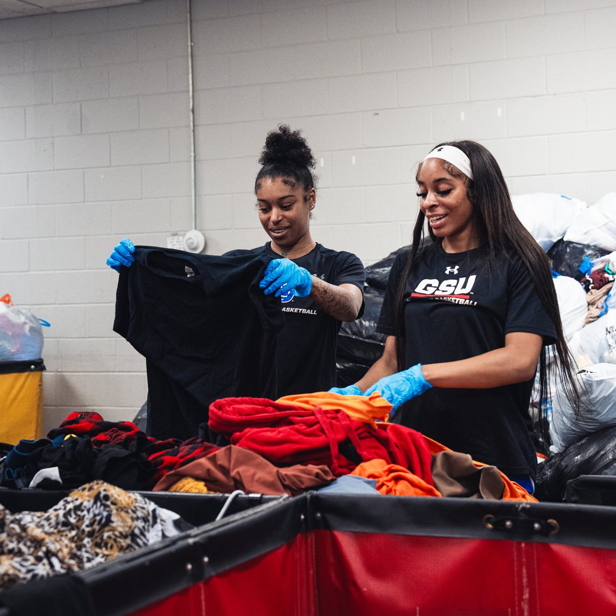 GSU_WBasketball's tweet image. Thank you to @ATLmission for the opportunity to support those in need across the community and be part of a place where hope truly lives 馃
#LightItBlue | #FamilyByCHOICES