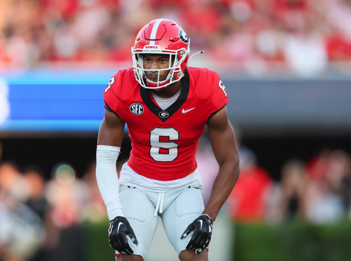 DraftNFL26's tweet image. Georgia CB Daylen Everette is climbing 2026 draft boards 📈 6’1” with 4.3 speed, SEC Champ MVP (2 INTs vs Texas), and elite zone instincts. Man coverage still raw, but tools + upside scream Day 2 value. 🔒
#NFLDraft #UGA #GoDawgs #CFB #SEC #DraftStock