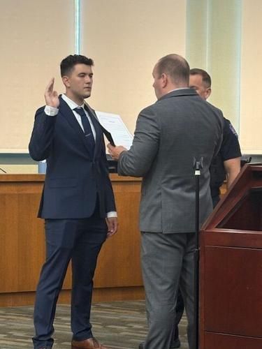 CODAlumni's tweet image. Officer Selim Smlatic, #CODalumni and former videographer, was officially sworn into the Oswego Police Department last week! 🎊 👮 #CODProud #OswegoIL #AlumniSpotlight buff.ly/vxGCKS5