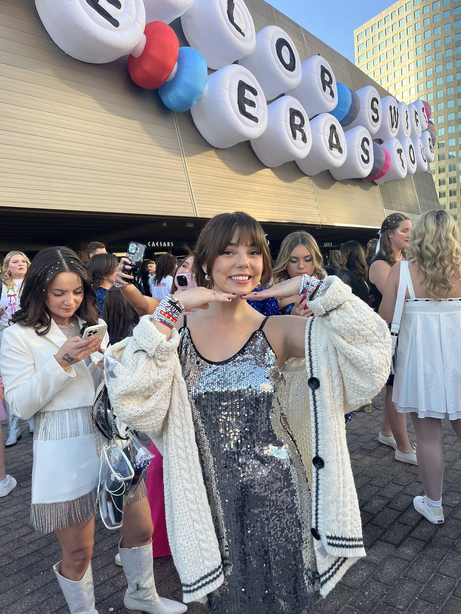 kate (taylor’s version) (@katelynnahart) on Twitter photo <a href="/taylornation13/">Taylor Nation</a> happy #5yearsoffolklore - i had the most shining beautiful night getting to be a mirrorball for NOLA N2 🫶🏻✨🪩 <a href="/taylornation13/">Taylor Nation</a> happy #5yearsoffolklore - i had the most shining beautiful night getting to be a mirrorball for NOLA N2 🫶🏻✨🪩