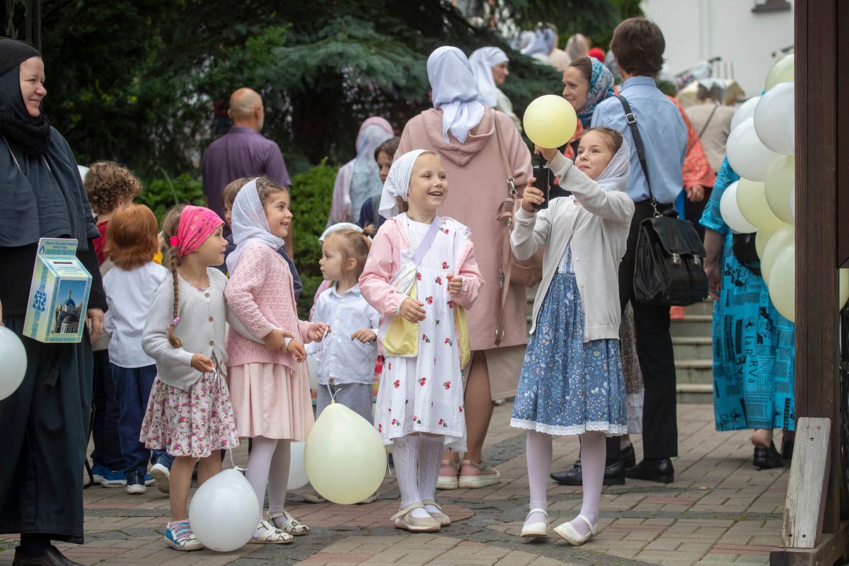 StElisabethConv's tweet image. On July 18th, we celebrated its patronal feast. The monastics, sisters of mercy, and brothers gathered for the festal Divine Liturgy. Together, we prayerfully honored our monastery’s heavenly patroness St Elisabeth Feodorovna and asked her intercession for our ongoing ministries.