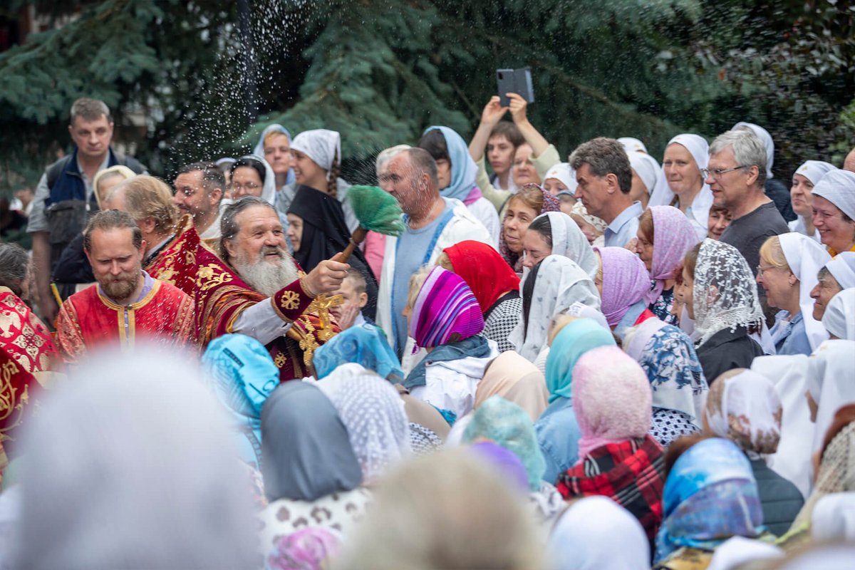 StElisabethConv's tweet image. On July 18th, we celebrated its patronal feast. The monastics, sisters of mercy, and brothers gathered for the festal Divine Liturgy. Together, we prayerfully honored our monastery’s heavenly patroness St Elisabeth Feodorovna and asked her intercession for our ongoing ministries.