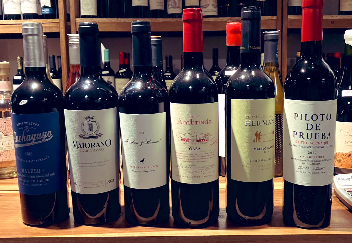 Ayer me pidieron que arme una caja de 6 vinos para una juntada de 10 jóvenes hoy a la noche. 
Va resultado: $72.000
O sea $7200 c/u - está más que bien!!! Y toman rico, conociendo etiquetas nuevas. 
Viva el vino argentino!!! 
#ElVinoUne