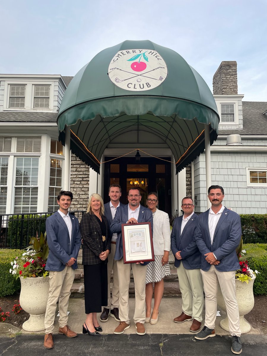 Flagstick's tweet image. This past weekend, during a gala party for their 61st Men's Member-Member, @chc1922 honoured Pro Shop Manager Stephen Barkley for 40 years of service. If you have ever visited the club, you have met Steve. Well-deserved recognition. He started at the club as 11 y/o caddie.