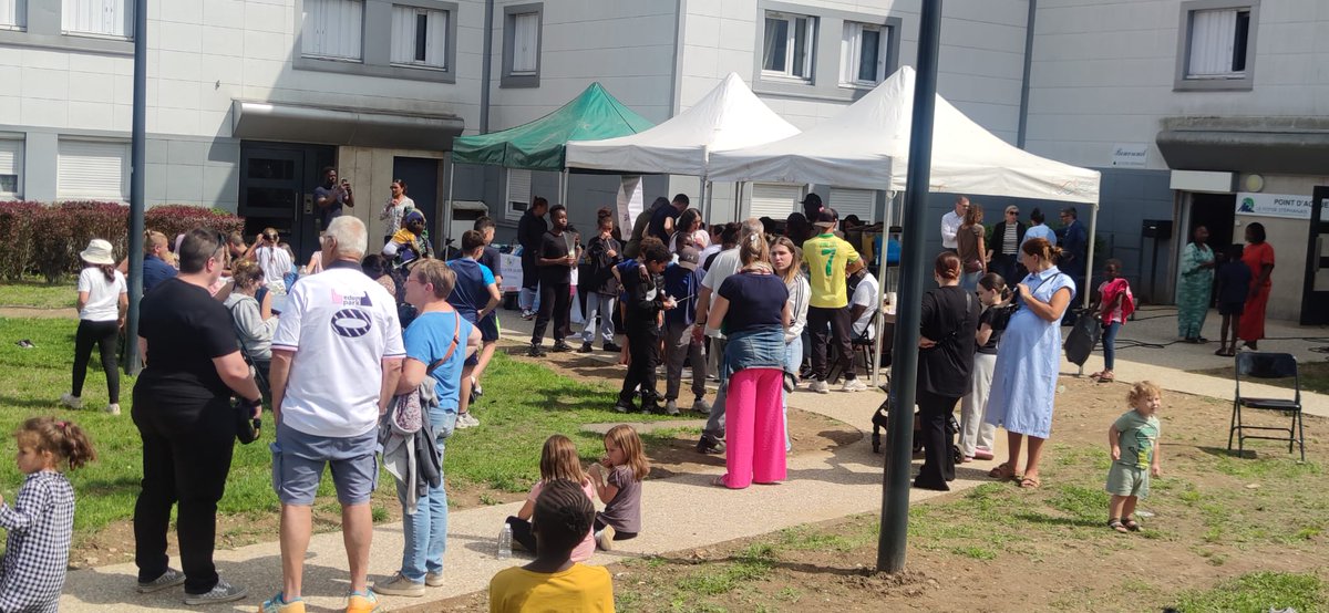 Quartiers d'été avec <a href="/LFStephanais/">Le Foyer Stephanais</a>. Aujourd'hui, la Ville d'Oissel sur Seine propose une fête de quartier sur les Oiseaux- Vosges : stand des associations, jeux gonflables, ateliers gourmands et bien-être pour les habitants. <a href="/Groupe_VYV/">Groupe VYV</a>