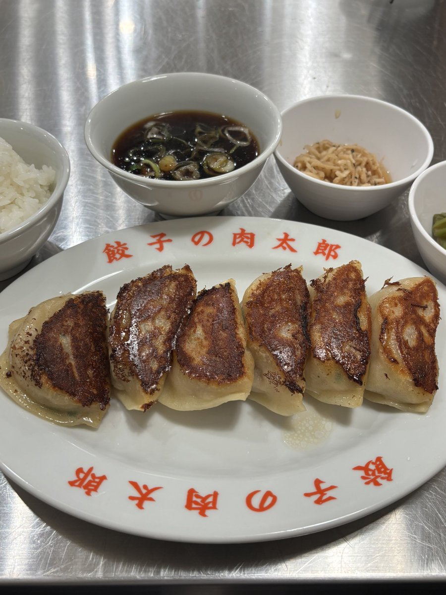 muscle1046's tweet image. 今日は筒井さんとまるみキッチンさんで東山さん(@h_gashiyama )が営む『餃子の肉太郎』さんへ!
餃子で、いや、最近食べてきた中でここまで感動した食べ物は久しぶりでした。…