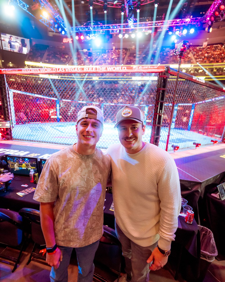 onlocationexp's tweet image. Ready to witness a new era in the ultimate VIP style 🤩👊
Our #UFCVIPExperience at #UFC321 is set to be one for the history books 💪
Secure your official VIP ticket package today ➡️ shorturl.at/lU9Kx
#OnlyWithOnLocation #InAbuDhabi
