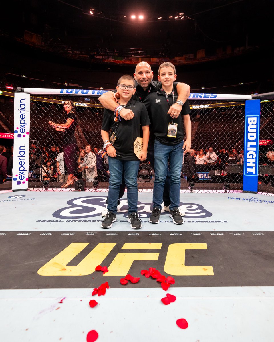 onlocationexp's tweet image. Ready to witness a new era in the ultimate VIP style 🤩👊
Our #UFCVIPExperience at #UFC321 is set to be one for the history books 💪
Secure your official VIP ticket package today ➡️ shorturl.at/lU9Kx
#OnlyWithOnLocation #InAbuDhabi