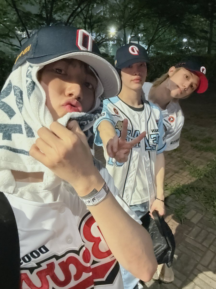 CRAVITY_twt's tweet photo. 무라도 캐서,, 다행인가?? 하지만 너무 재밌었다ㅏㅏ😛 
#원진 #앨런 #성민 #야구메이트해줘서_고마워 https://t.co/FmbK5GBOKF
