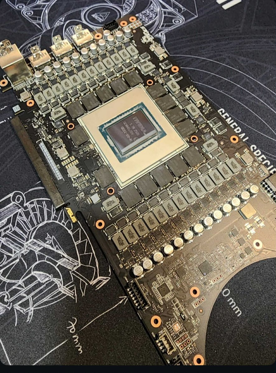 EKbyLMTEK's tweet image. Check out this tear down and install of our EK-Quantum Vector³ Astral RTX 5090 by @MancavePc  !  Make sure to drop them a follow to see the final build 🛠
#watercooling #liquidcooling #rtx5090 #NVIDIA #LMTEK