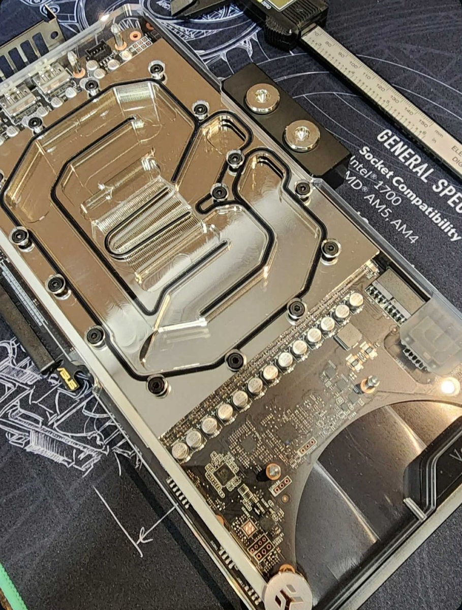 EKbyLMTEK's tweet image. Check out this tear down and install of our EK-Quantum Vector³ Astral RTX 5090 by @MancavePc  !  Make sure to drop them a follow to see the final build 🛠
#watercooling #liquidcooling #rtx5090 #NVIDIA #LMTEK