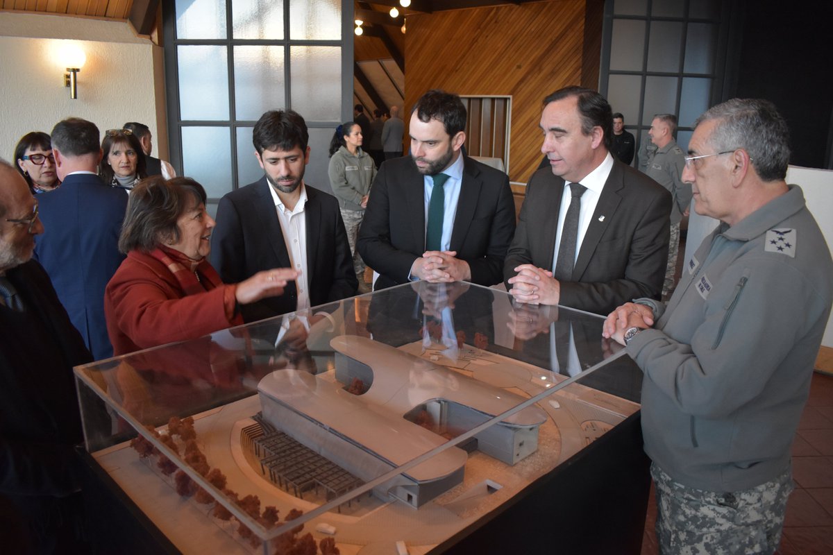 DPRMagallanes's tweet image. Hoy estuvimos junto a la Ministra de Defensa en la exposición del Proyecto del Centro Espacial en Punta Arenas, una plataforma clave en la investigación de geociencias terrestres, polares y espaciales.
¡Un paso gigante para el desarrollo tecnológico y científico de Chile! 🛰️🔬