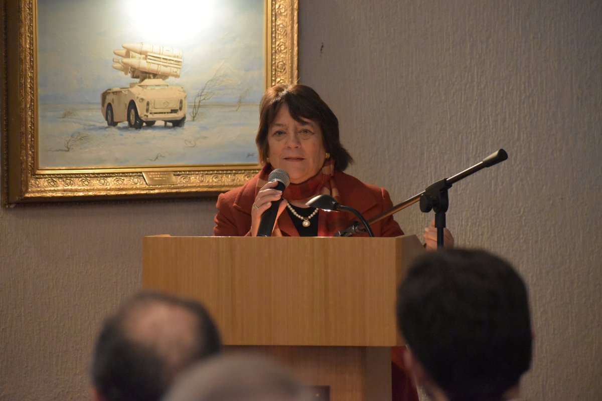 DPRMagallanes's tweet image. Hoy estuvimos junto a la Ministra de Defensa en la exposición del Proyecto del Centro Espacial en Punta Arenas, una plataforma clave en la investigación de geociencias terrestres, polares y espaciales.
¡Un paso gigante para el desarrollo tecnológico y científico de Chile! 🛰️🔬