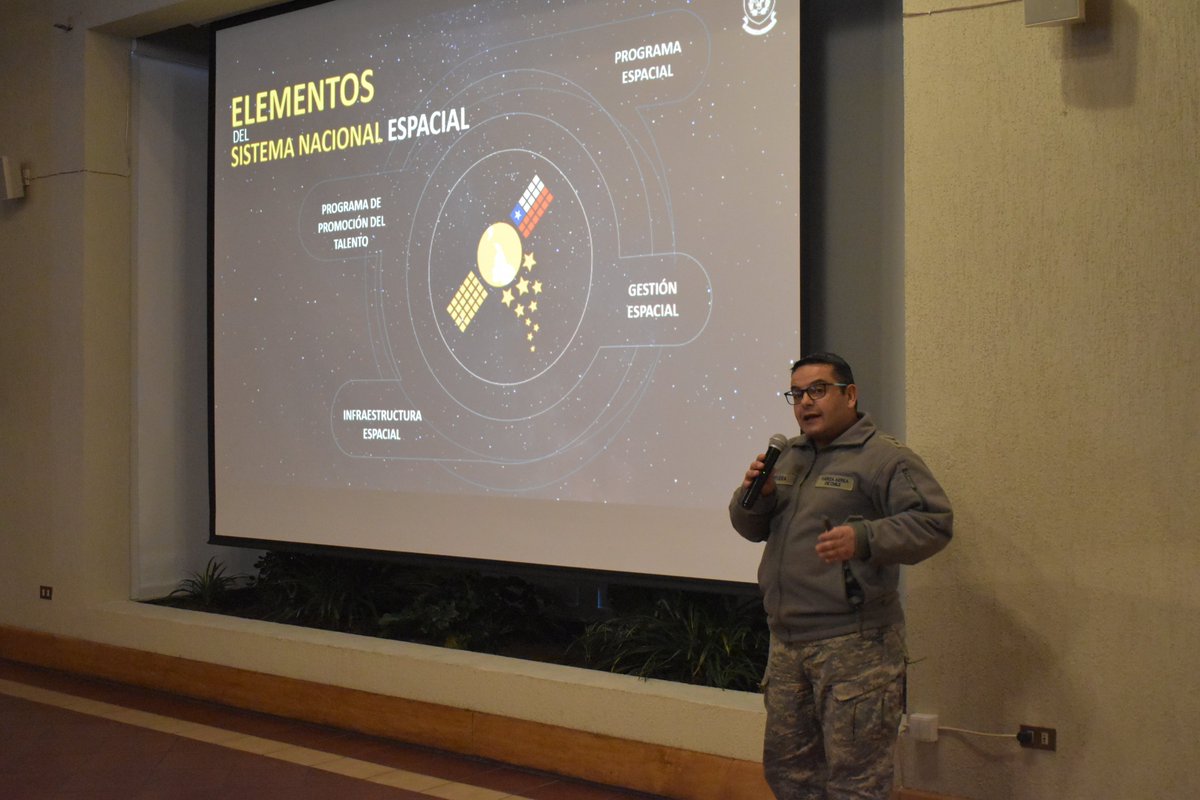 DPRMagallanes's tweet image. Hoy estuvimos junto a la Ministra de Defensa en la exposición del Proyecto del Centro Espacial en Punta Arenas, una plataforma clave en la investigación de geociencias terrestres, polares y espaciales.
¡Un paso gigante para el desarrollo tecnológico y científico de Chile! 🛰️🔬