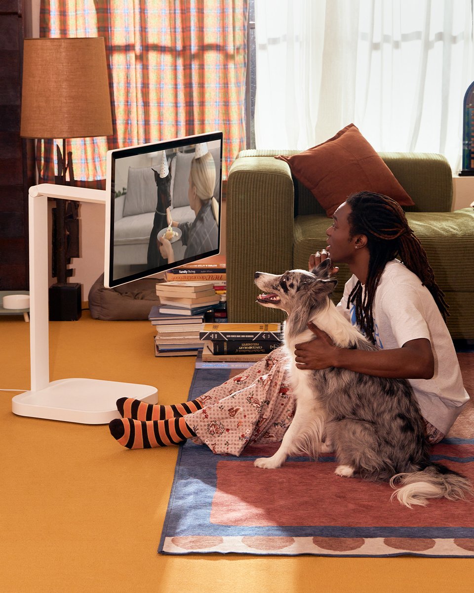 LG Electronics (@lgus) on Twitter photo Stream your way—even if it’s on the floor with your 🐶. The new LG Smart Monitor Swing’s 4K touchscreen display adjusts to your liking. #LifesGood Stream your way—even if it’s on the floor with your 🐶. The new LG Smart Monitor Swing’s 4K touchscreen display adjusts to your liking. #LifesGood