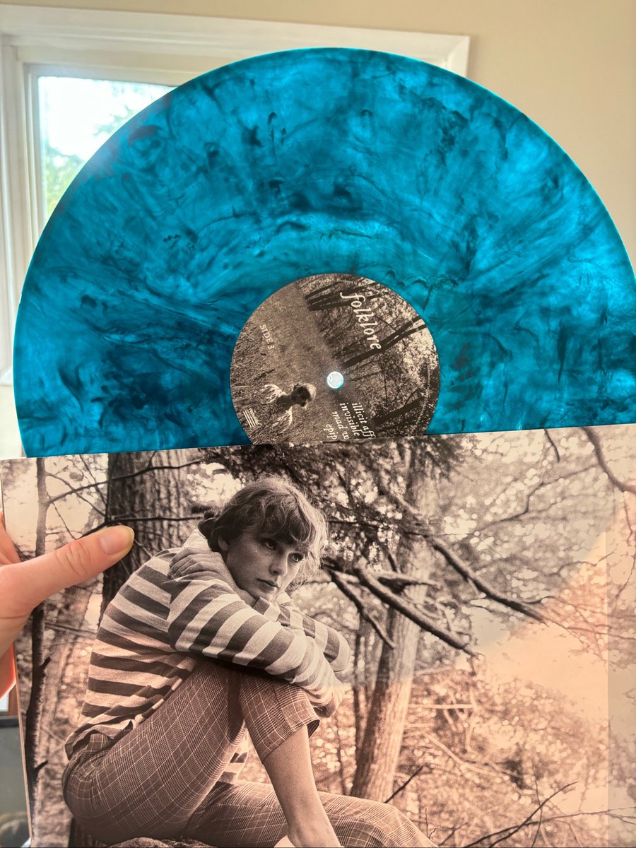 cowboylikesii's tweet image. passed down like folk songs, the love lasts so long 🩶
happy #5YearsOfFolklore to the album that changed my life and patched my broken wings. 🩶 @taylornation13 @taylorswift13
