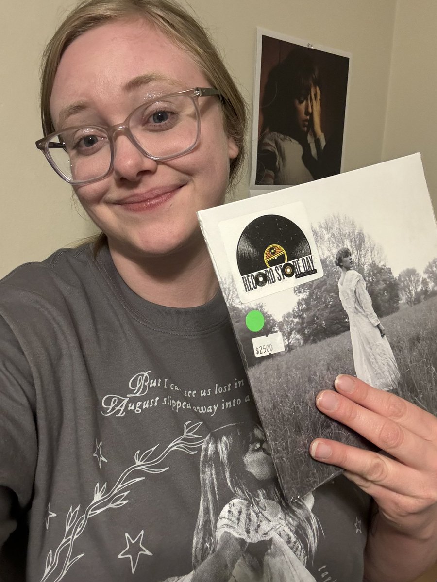 cowboylikesii's tweet image. passed down like folk songs, the love lasts so long 🩶
happy #5YearsOfFolklore to the album that changed my life and patched my broken wings. 🩶 @taylornation13 @taylorswift13