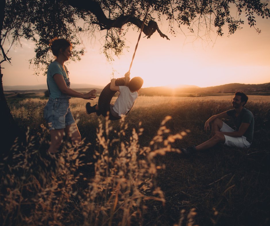 Hayatın nihai bir amacı yoktur. Hayata sen ne amaç ve anlam yüklersen o anlamda olacaktır. 

Hayat bir yere gitmiyor. O zaten orada.  Nihai olan ise şimdiki olandır, şimdiki andır. Dünya ise zaten sonuçlar dünyasıdır. Sizin düşlerinizin bir sonucudur.  

Yarın mutluluğa ereceksin