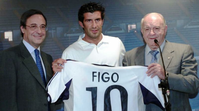 ⚽🗓 Tal día como hoy en el 2000.
📝 Es presentado <a href="/LuisFigo/">Luís Figo</a>.
⏳ <a href="/realmadrid/">Real Madrid C.F.</a> 2000-2005.
☑ 245 partidos oficiales, 58 goles.
🏆 1 Copa de Europa, 1 Copa Intercontinental, 2 Ligas, 1 Supercopa de Europa,  2 Supercopas, 1 Balón de Oro y 1 FIFA World Player.
#JugadoresdelRealMadrid