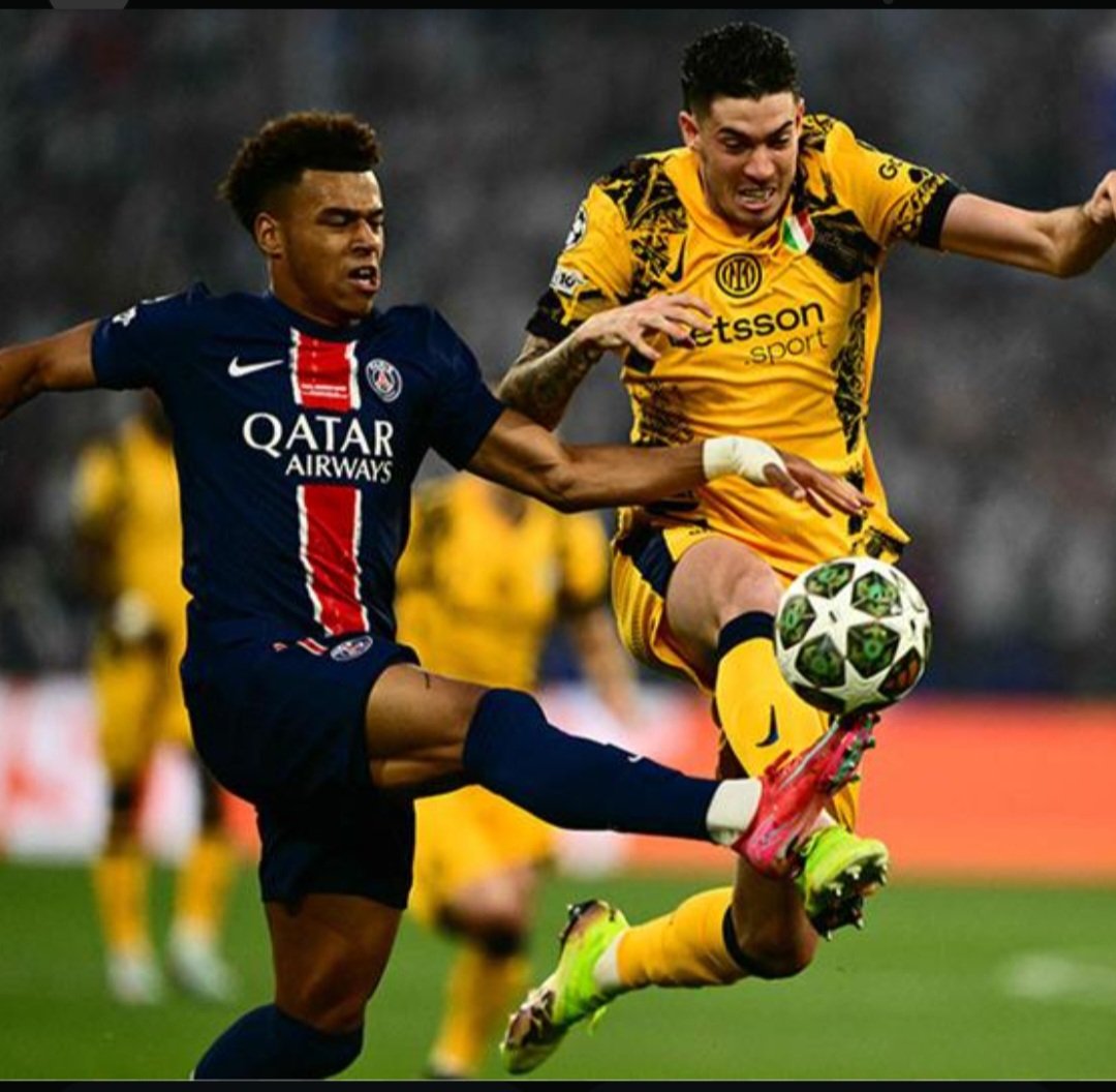 JPSoccerCoach's tweet image. Due to a lack of understanding or circular causality, the idea that many people have about the game is innacurate.
The game is complex, chaotic & unpredictable.
However, coaches can make it a bit more predictable by creating a collective intentionality using Macro Principles.