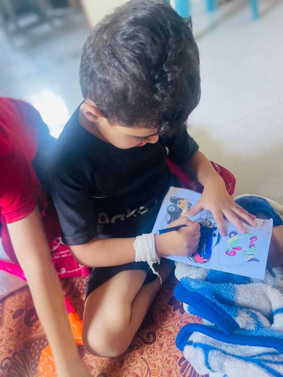 tariq_ziy's tweet image. Despite the fear, hunger, and displacement in Gaza, my nephew's try to find moments of peace through drawing. They’ve lost their home, but not their hope. Please support our family in this time of crisis.
gofund.me/116e9332
🕊