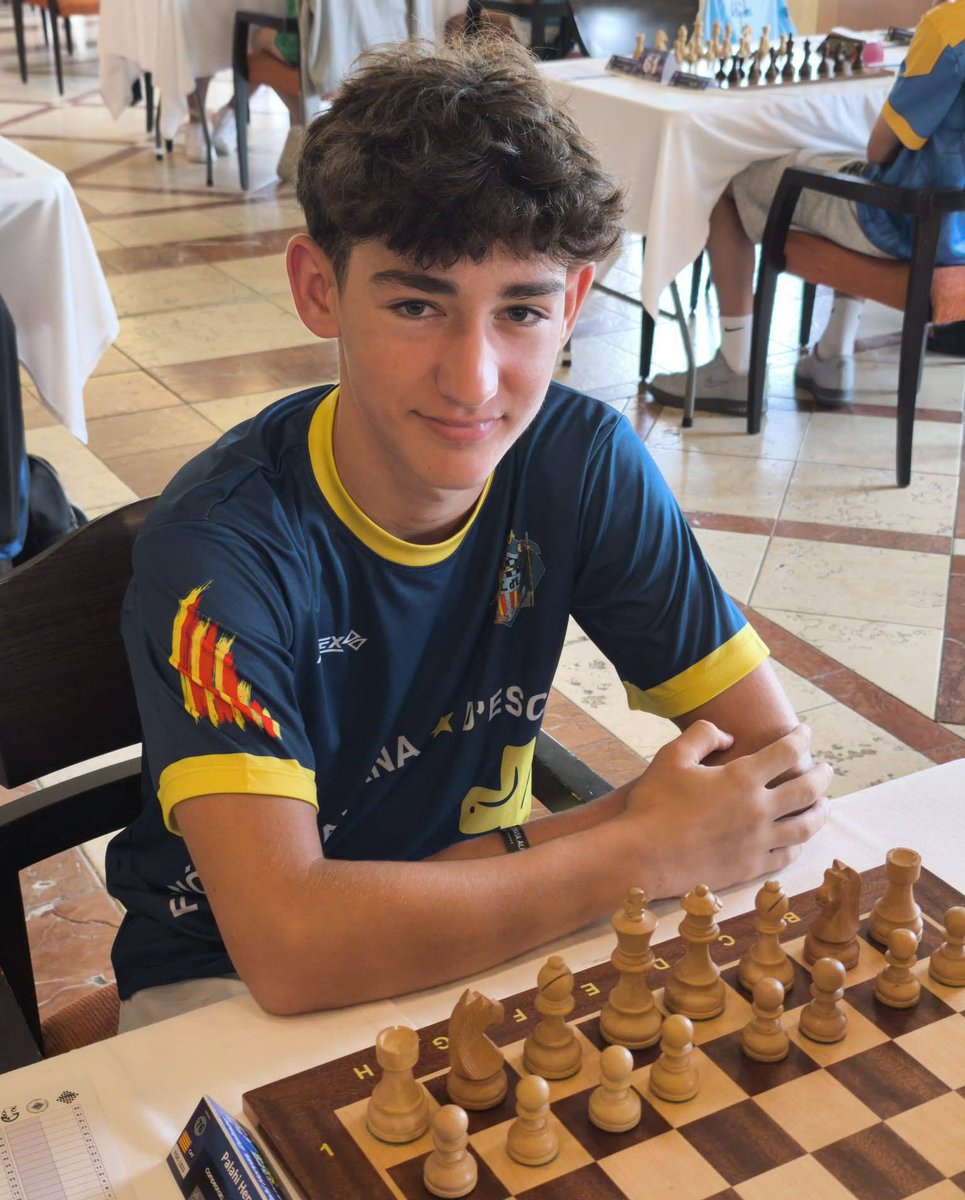 Club Escacs Gerunda (@escacsgerunda) on Twitter photo #CampionatEspanyaEscacs Sub16 | 7a Ronda
Guanya Dalmau el seu quart punt, de set partides jugades.
En Marc Mallorquí s'ha vist superat per dos peons lligats i passats (4'5 de 7).
Doble retransmissió de tarda.
#EscacsGerunda <a href="/kimmallor/">Joaquim Mallorqui</a> #CampionatEspanyaEscacs Sub16 | 7a Ronda
Guanya Dalmau el seu quart punt, de set partides jugades.
En Marc Mallorquí s'ha vist superat per dos peons lligats i passats (4'5 de 7).
Doble retransmissió de tarda.
#EscacsGerunda <a href="/kimmallor/">Joaquim Mallorqui</a>