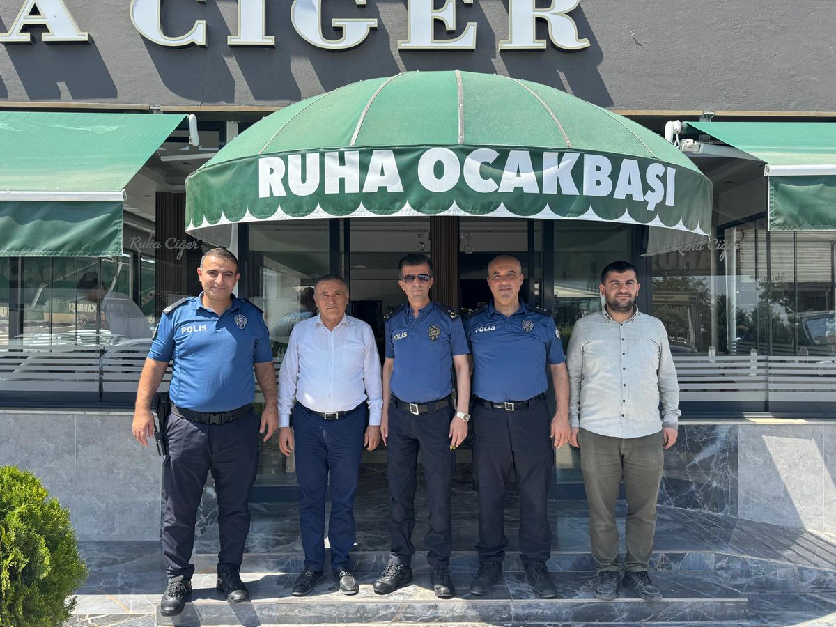 Sinan Mogal (@sinanmogal3) on Twitter photo Eyyübiye ilçe emniyet müdürü Erdal Türk, Haliliye ilçe emniyet müdürü Mustafa Samanoğlu ve Karaköprü ilçe emniyet müdürü Mehmet Telli bizleri ziyaret ettiler.
Nazik ziyaretlerinden ötürü teşekkür ederiz.<a href="/mehmetmogal63/">Mehmet MOĞAL</a> Eyyübiye ilçe emniyet müdürü Erdal Türk, Haliliye ilçe emniyet müdürü Mustafa Samanoğlu ve Karaköprü ilçe emniyet müdürü Mehmet Telli bizleri ziyaret ettiler.
Nazik ziyaretlerinden ötürü teşekkür ederiz.<a href="/mehmetmogal63/">Mehmet MOĞAL</a>