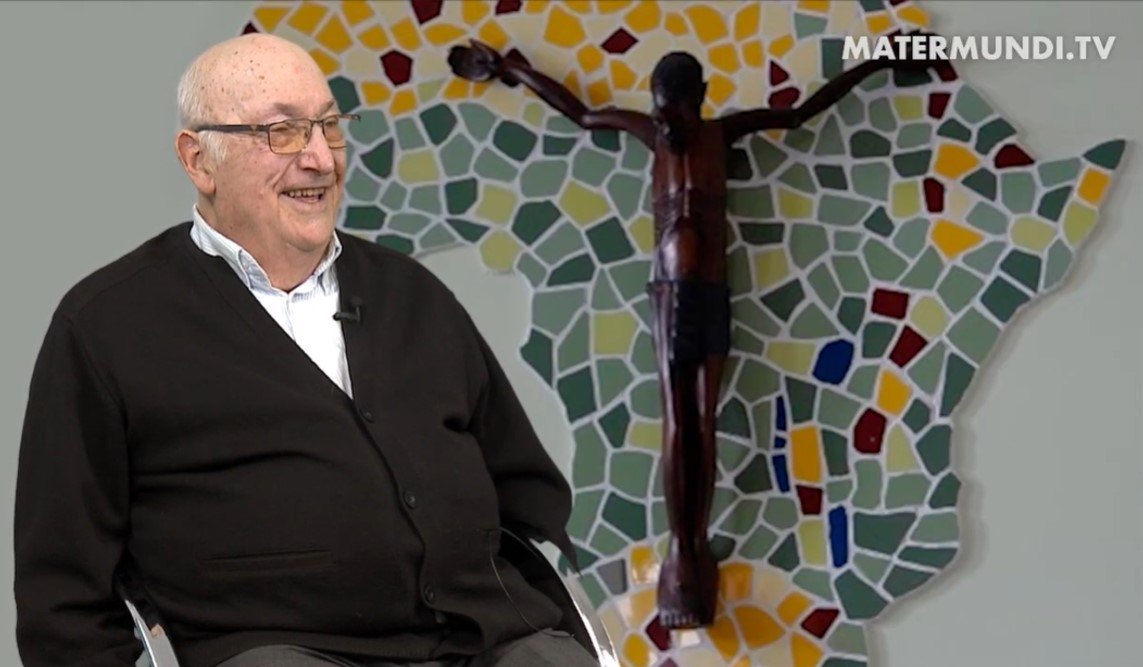 Tiene el padre Julio Xtantos años, y "sólo" 53 de su vida como #padreblanco en Malawi, el lugar más pobre del mundo. Sólo se le apaga la sonrisa y la luz de la mirada cuando piensa en qué será de los niños que nunca oirán hablar de Dios o vivirán sin fe ➡️youtu.be/DRzCt9kiAmo